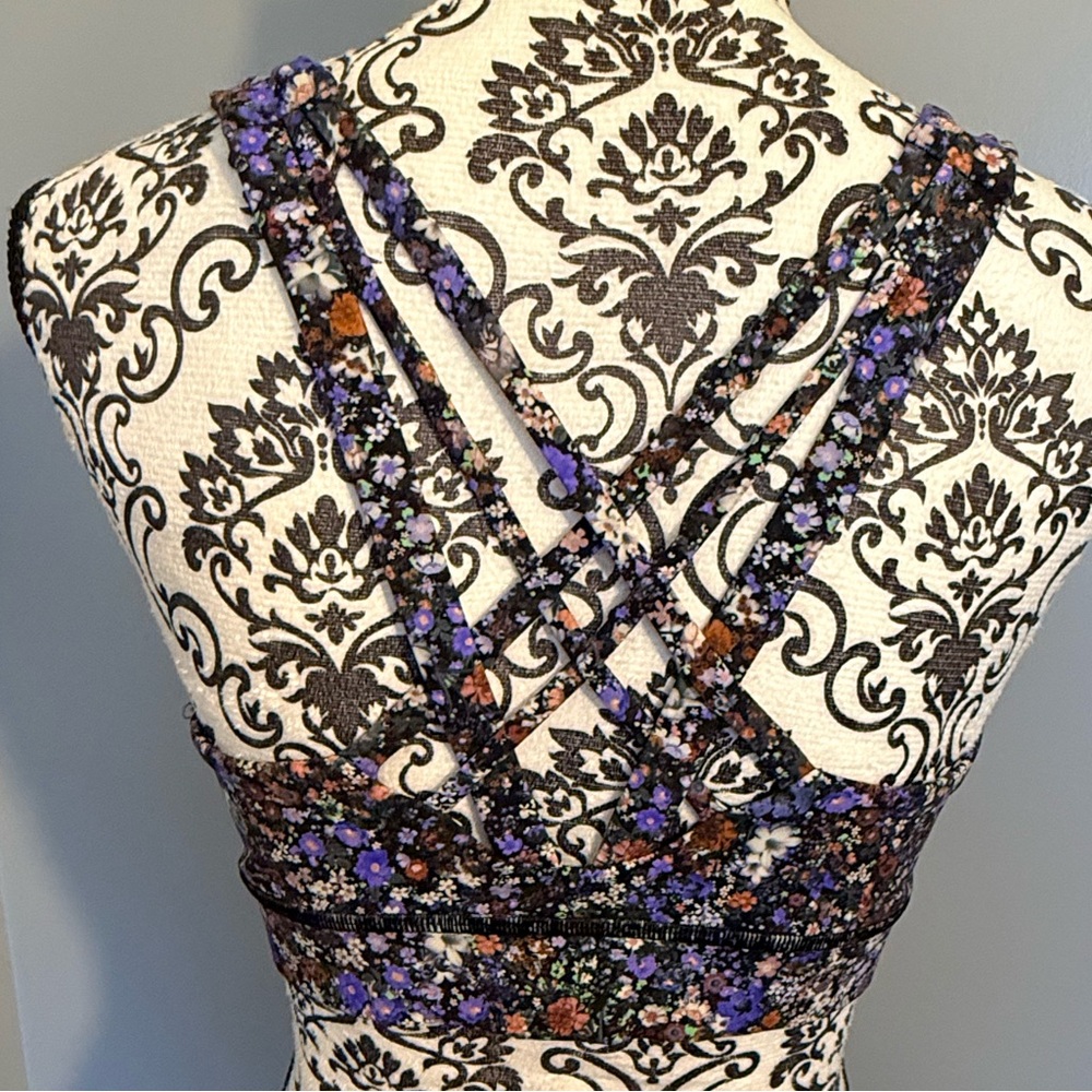đ¸ Lululemon Free to Be Elevated Bra | Flower Burst Multi | Size 10 DD/DDD - Picture 2 of 3